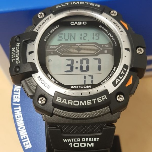 Casio Sports Gear Altimeter Barometer Watch - Picture 2 of 8